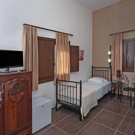 Polys Guest House Katachás Eksteriør billede