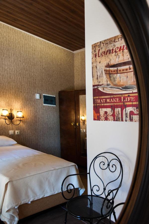Polys Guest House Katachás Eksteriør billede